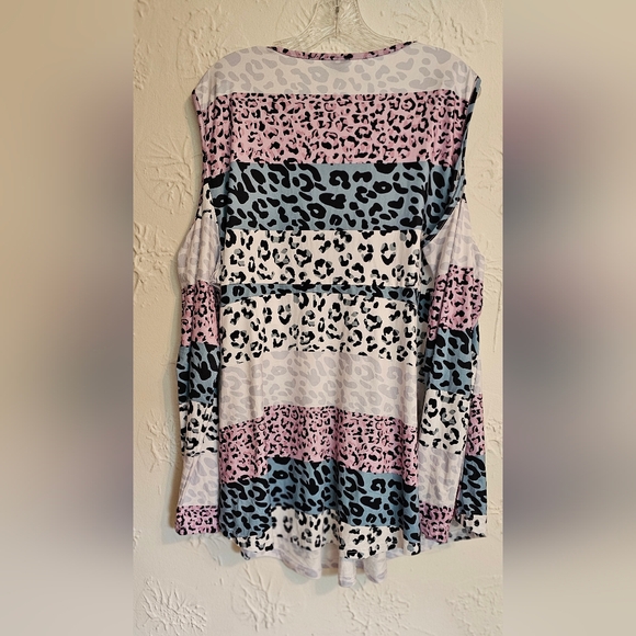 Women's 3X cold shoulder top - Picture 3 of 4